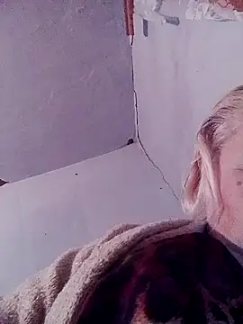 Snapshot of LusiyaGold5 chatting on 11.19.25 LusiyaGold5 online show from 11.19.25