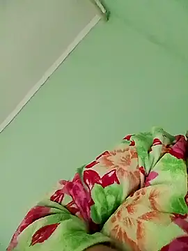 Snapshot of LusiyaGold5 chatting on 11.24.25 LusiyaGold5 online show from 11.24.25