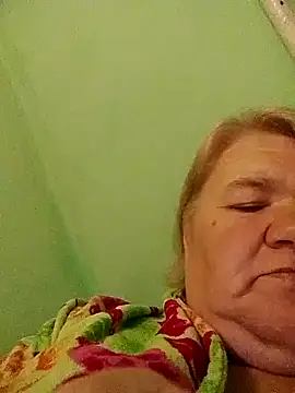 Snapshot of LusiyaGold5 chatting on 11.24.25 LusiyaGold5 online show from 11.24.25