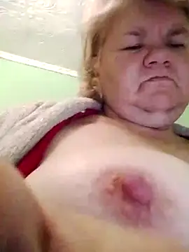 Snapshot of LusiyaGold5 chatting on 11.30.25 LusiyaGold5 online show from 11.30.25