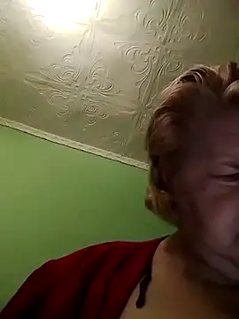 Snapshot of LusiyaGold5 chatting on 12.03.25 LusiyaGold5 online show from 12.03.25