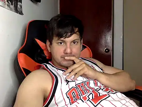 Snapshot of kaspar_6 chatting on 10.13.25 kaspar 6 online show from 10.13.25