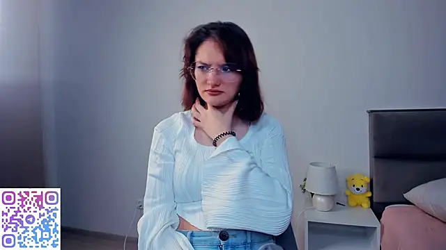 Snapshot of LorrieDegonia chatting on 11.18.25 LorrieDegonia online show from 11.18.25