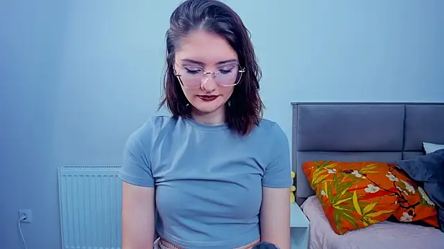 Snapshot of LorrieDegonia chatting on 12.05.25 LorrieDegonia online show from 12.05.25