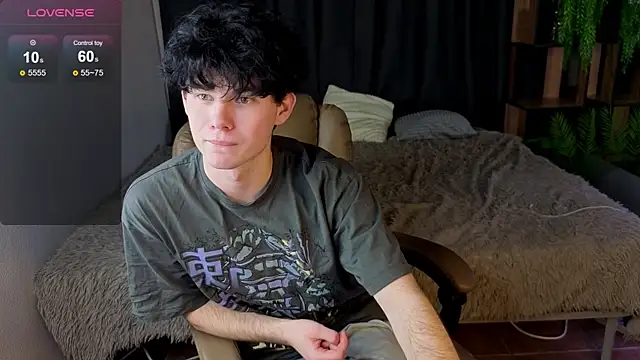 Snapshot of Cute_Mike chatting on 11.03.25 Cute Mike online show from 11.03.25