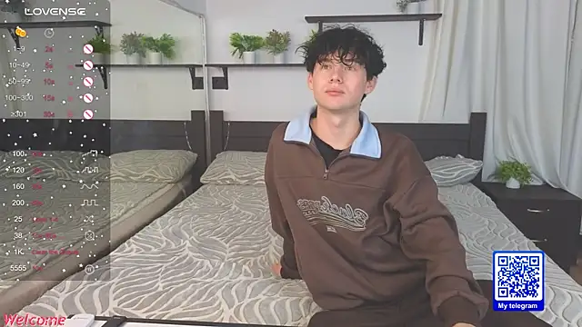 Snapshot of Cute_Mike chatting on 11.10.25 Cute Mike online show from 11.10.25