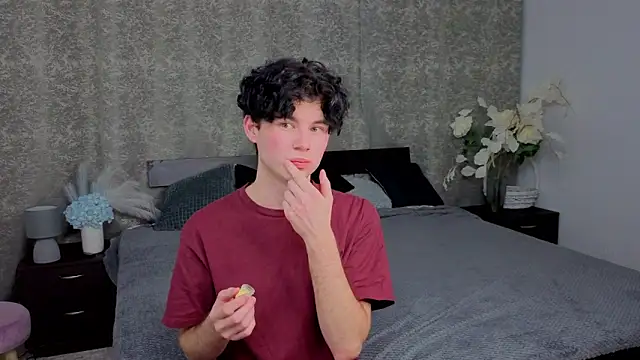 Snapshot of Cute_Mike chatting on 11.19.25 Cute Mike online show from 11.19.25