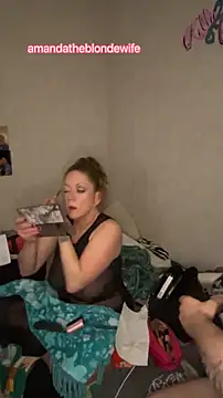 Snapshot of amandatheblondewife chatting on 04.16.26 amandatheblondewife online show from 04.16.26
