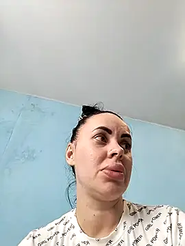 Snapshot of Stefaniyaxq chatting on 10.30.25 Stefaniyaxq online show from 10.30.25