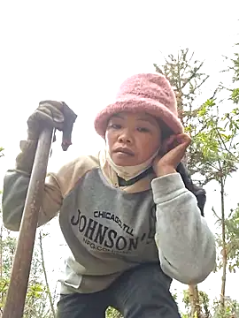 Snapshot of miomio-12 chatting on 12.17.25 miomio-12 online show from 12.17.25