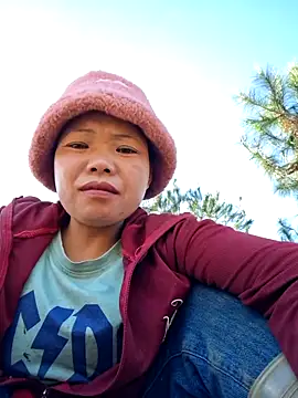 Snapshot of miomio-12 chatting on 12.22.25 miomio-12 online show from 12.22.25