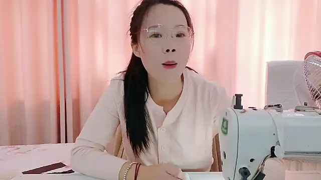 Snapshot of CCOO520 chatting on 10.26.25 CCOO520 online show from 10.26.25