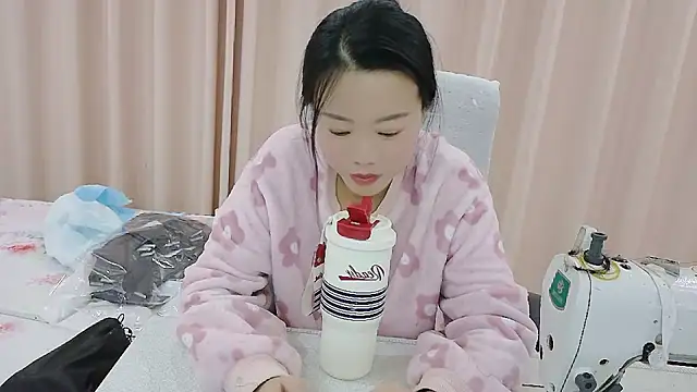 Snapshot of CCOO520 chatting on 10.28.25 CCOO520 online show from 10.28.25