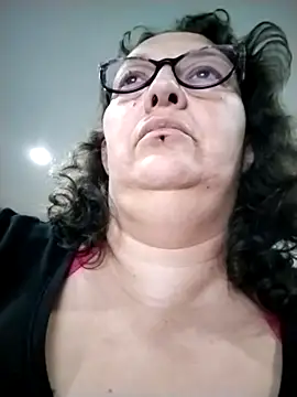 Snapshot of -saraqueen- chatting on 10.17.25 -saraqueen- online show from 10.17.25