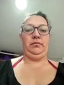 Snapshot of -saraqueen- chatting on 11.04.25 -saraqueen- online show from 11.04.25