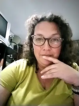 Snapshot of -saraqueen- chatting on 11.09.25 -saraqueen- online show from 11.09.25