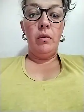 Snapshot of -saraqueen- chatting on 11.09.25 -saraqueen- online show from 11.09.25