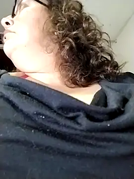 Snapshot of -saraqueen- chatting on 11.12.25 -saraqueen- online show from 11.12.25