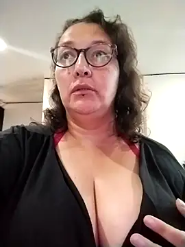 Snapshot of -saraqueen- chatting on 11.12.25 -saraqueen- online show from 11.12.25