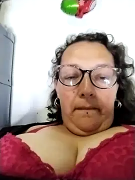 Snapshot of -saraqueen- chatting on 11.13.25 -saraqueen- online show from 11.13.25