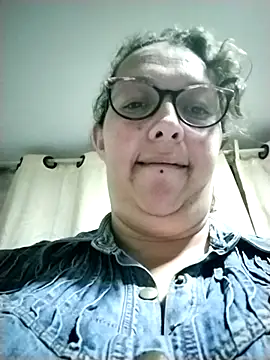 Snapshot of -saraqueen- chatting on 11.14.25 -saraqueen- online show from 11.14.25