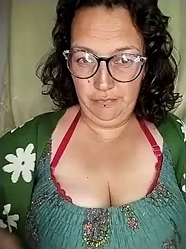 Snapshot of -saraqueen- chatting on 11.16.25 -saraqueen- online show from 11.16.25