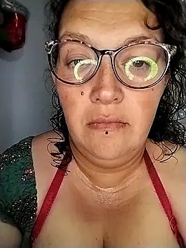 Snapshot of -saraqueen- chatting on 11.23.25 -saraqueen- online show from 11.23.25