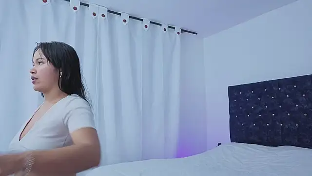 Snapshot of Catherine____ chatting on 11.25.25 Catherine online show from 11.25.25