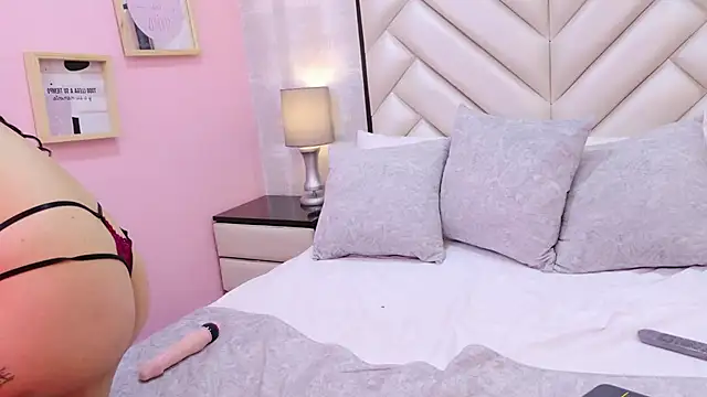 Snapshot of CristalShayy chatting on 12.03.25 CristalShayy online show from 12.03.25