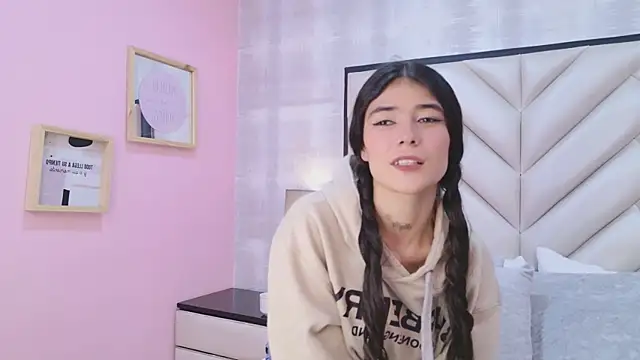 Snapshot of CristalShayy chatting on 01.05.26 CristalShayy online show from 01.05.26