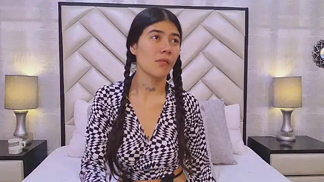 Snapshot of CristalShayy chatting on 02.25.26 CristalShayy online show from 02.25.26