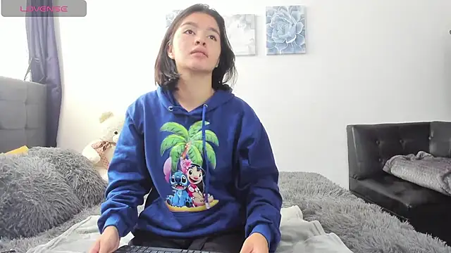 SorayaLane online show from 10.12.25