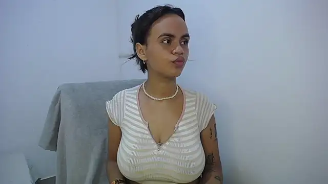 Snapshot of Keyli_sweet chatting on 11.18.25 Keyli sweet online show from 11.18.25