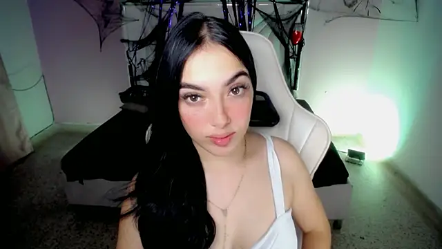 Snapshot of cielooo_ chatting on 10.28.25 cielooo online show from 10.28.25