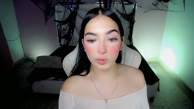 Snapshot of cielooo_ chatting on 10.29.25 cielooo online show from 10.29.25