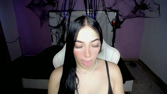 Snapshot of cielooo_ chatting on 11.01.25 cielooo online show from 11.01.25