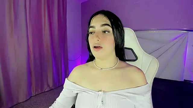 Snapshot of cielooo_ chatting on 11.22.25 cielooo online show from 11.22.25