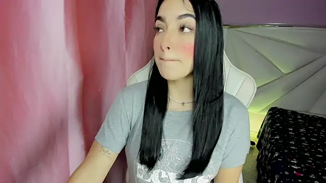 Snapshot of cielooo_ chatting on 12.04.25 cielooo online show from 12.04.25