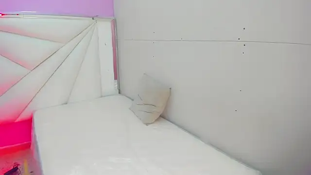 Snapshot of cielooo_ chatting on 12.14.25 cielooo online show from 12.14.25