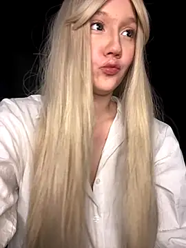 Darling Bri  online show from 11.10.25