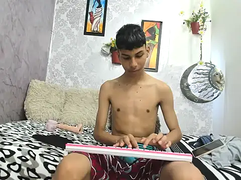 Snapshot of sexyboys_cutex18 chatting on 11.09.25 sexyboys cutex18 online show from 11.09.25