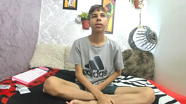 Snapshot of sexyboys_cutex18 chatting on 11.13.25 sexyboys cutex18 online show from 11.13.25