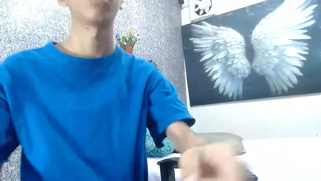 Snapshot of sexyboys_cutex18 chatting on 11.17.25 sexyboys cutex18 online show from 11.17.25