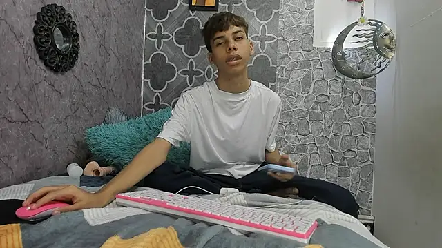 Snapshot of sexyboys_cutex18 chatting on 12.22.25 sexyboys cutex18 online show from 12.22.25