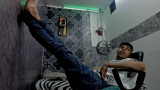 Snapshot of sexyboys_cutex18 chatting on 02.22.26 sexyboys cutex18 online show from 02.22.26