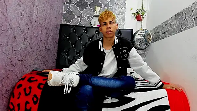 Snapshot of sexyboys_cutex18 chatting on 03.28.26 sexyboys cutex18 online show from 03.28.26