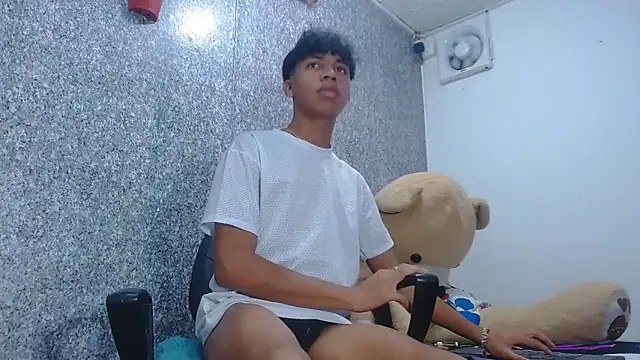 Snapshot of sexyboys_cutex18 chatting on 04.10.26 sexyboys cutex18 online show from 04.10.26