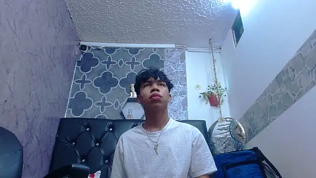 Snapshot of sexyboys_cutex18 chatting on 04.18.26 sexyboys cutex18 online show from 04.18.26