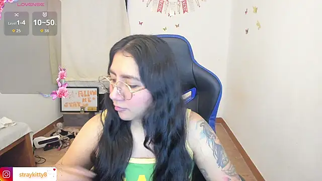 Snapshot of LoveLyy- chatting on 07.28.26 LoveLyy- online show from 07.28.26