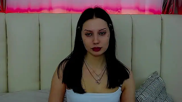 MaeAnna online show from 11.28.25